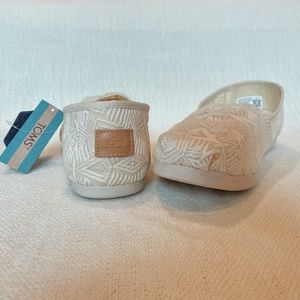 NWT|Toms Women’s Alpargata Slip-On Natural Geo Lace (9.5)